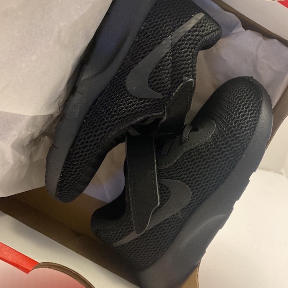 Nike Tanjun (TDV) Black Toddler Boy's Shoes - Size 5C NWB 818383-001 - Picture 4 of 4